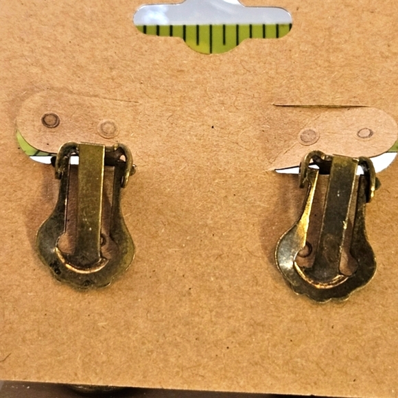 Vintage 40s Shell and Pearl Clip On Earrings - Picture 5 of 5